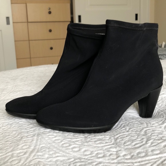 Ecco Shoes - Black Booties